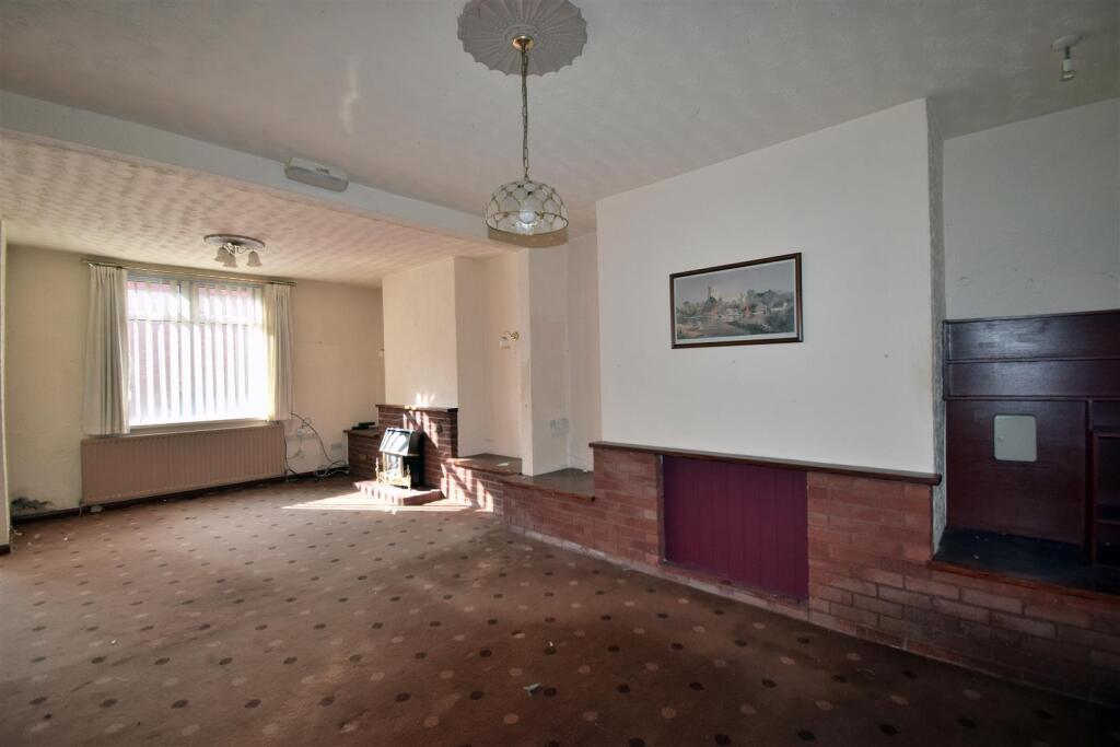Lounge/Dining Room