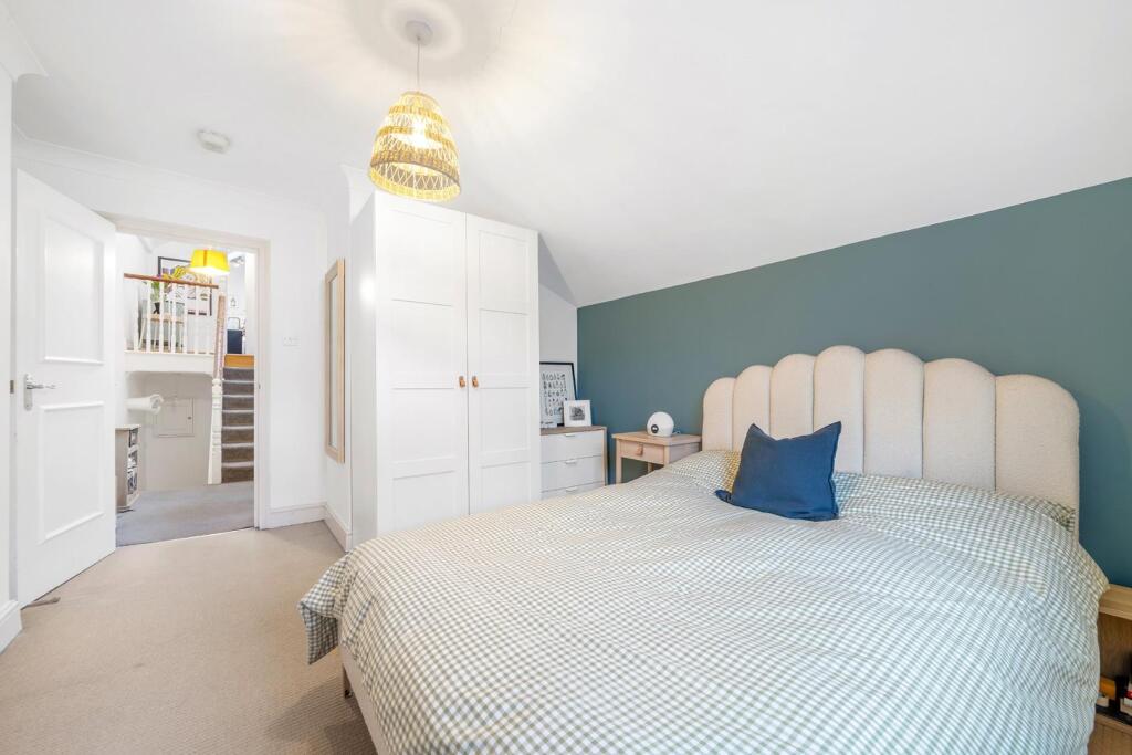 Bedroom 1 (2).jpg