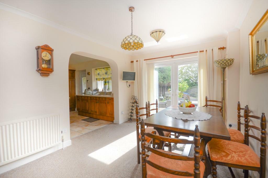Dining room pic 2.jpg