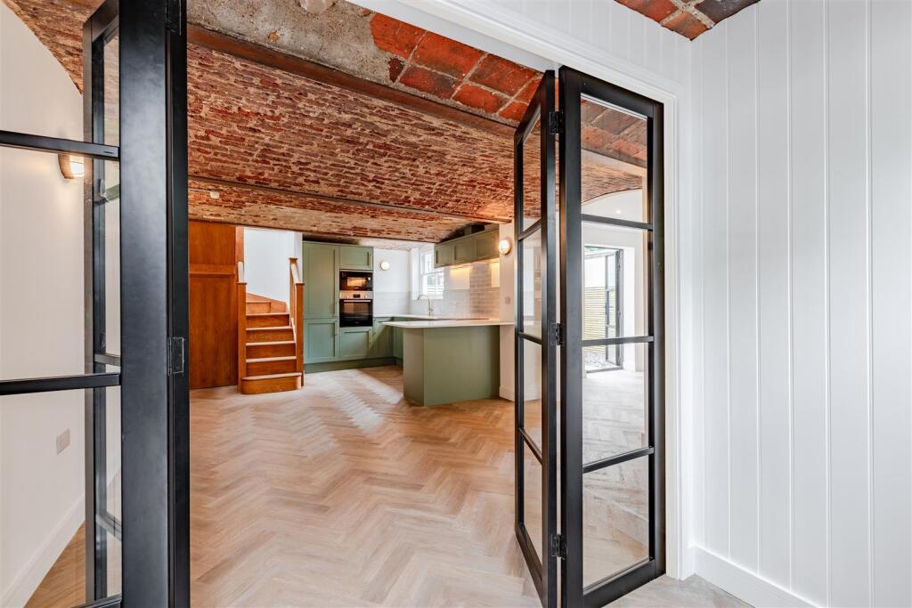 Open Plan Kitchen/Reception