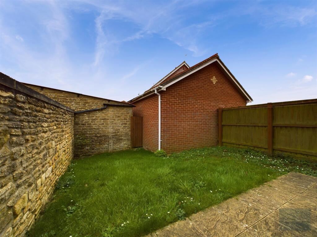 CAM02558G0-PR0141-ST