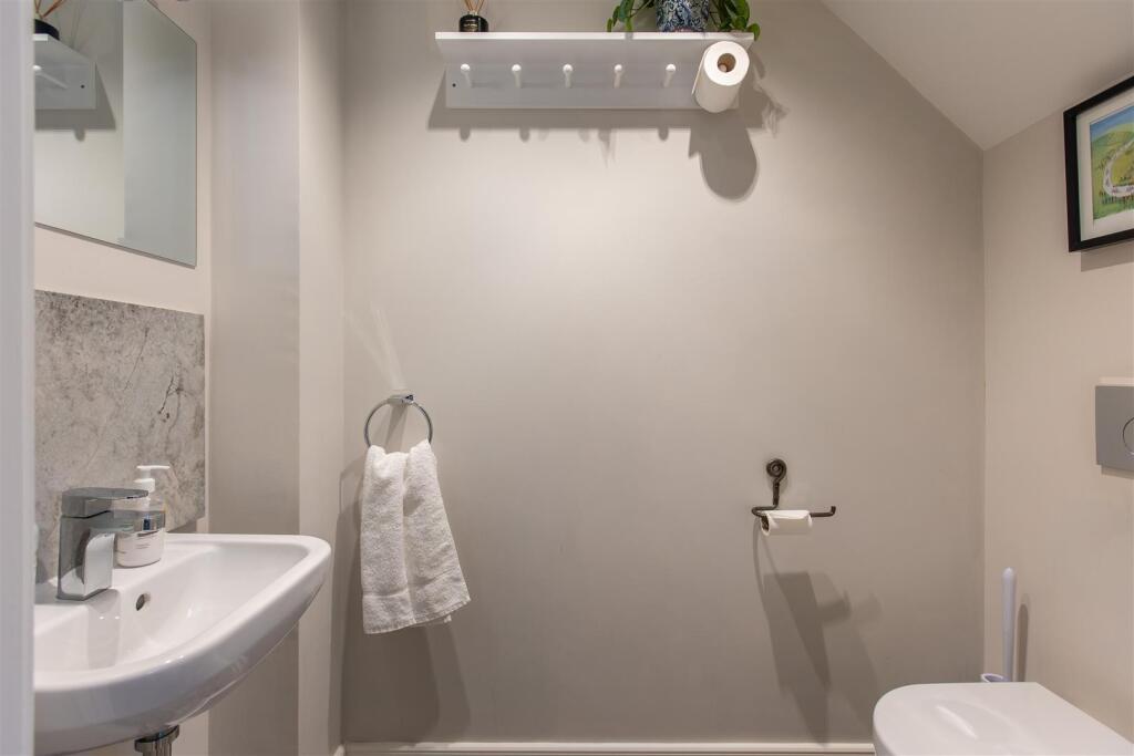 Pinfold Cottage WC.jpg