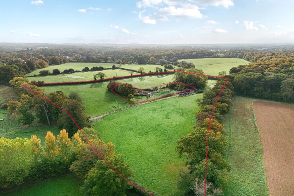 Wyfold Stables, Wyfold Lane, Rotherfield Peppard, Henley-On-Thames RG4