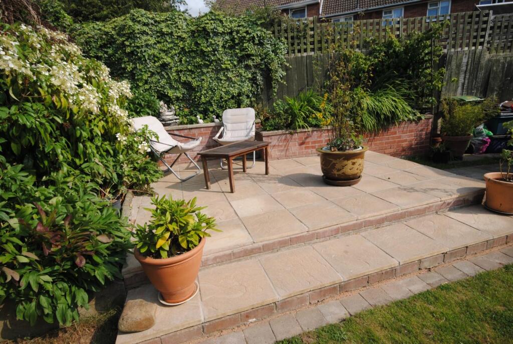 REAR GARDEN 02.jpg