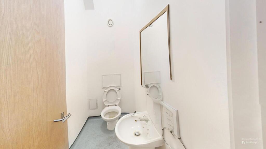 1-Barker-Gate-Flat-5-Bathroom-Defurnished