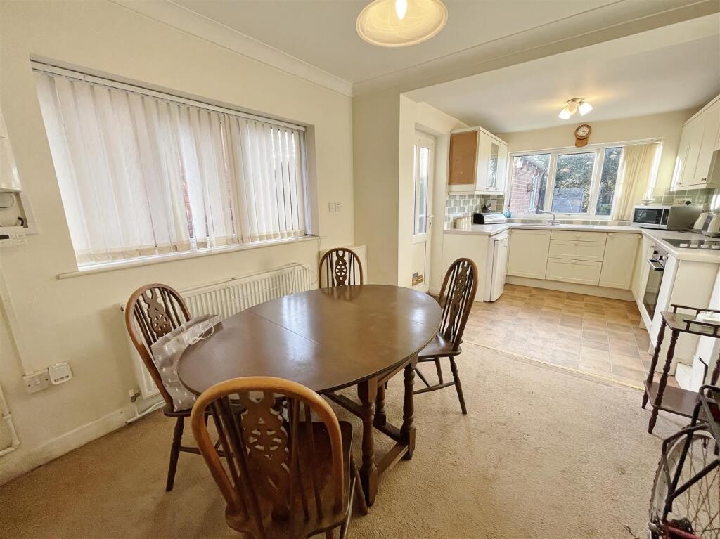 Dining Room &amp; Kitchen