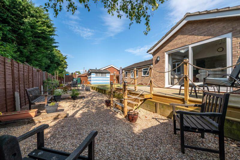 Rear terrace/deck