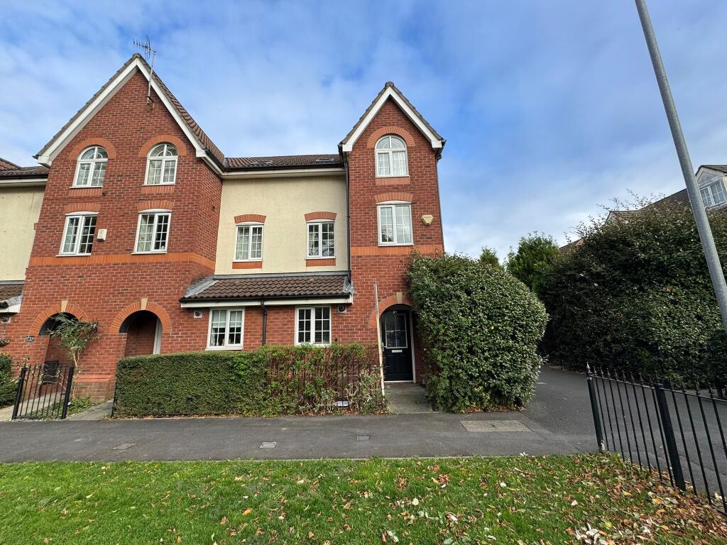 3 Bedroom End Terrace for Rent
