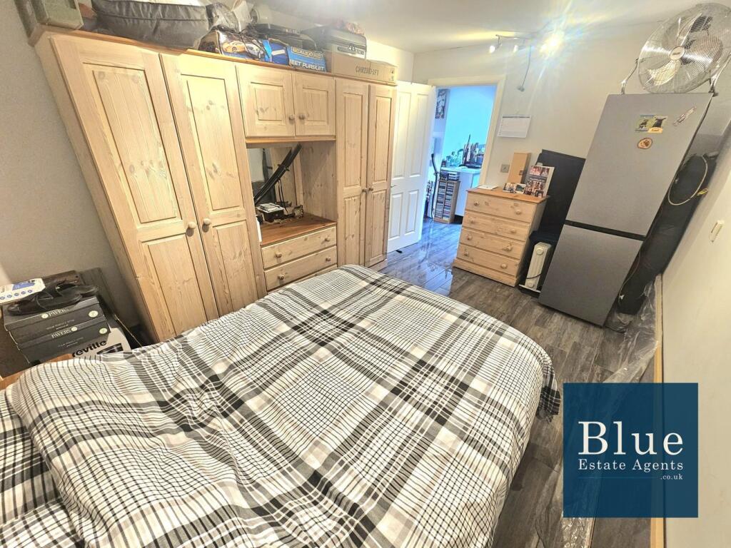 Outbuilding - Double Bedroom 