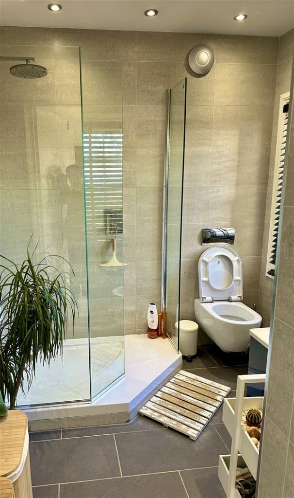 ensuite 3a.jpg