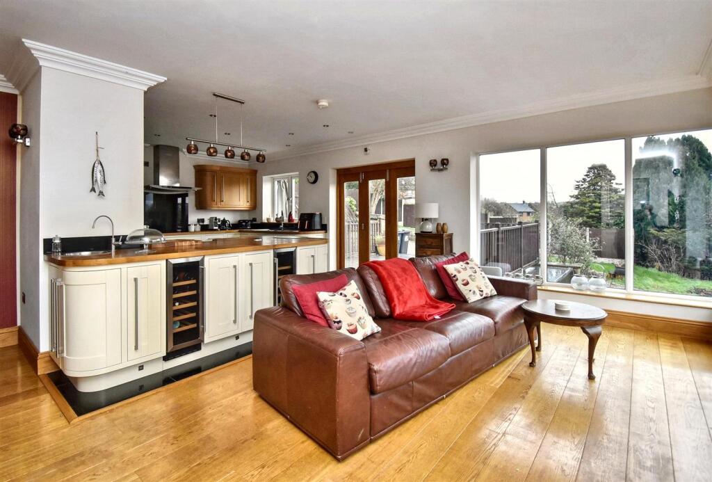 Living Kitchen/Dining/Snug