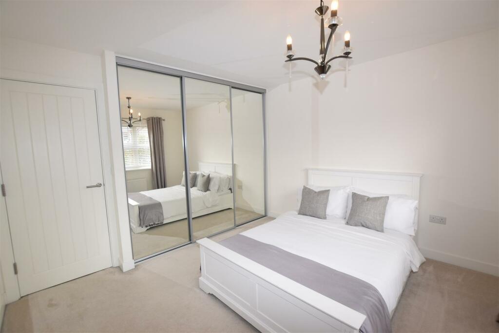 BEDROOM 2