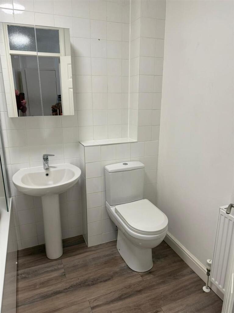 bathroom - osterley.JPG