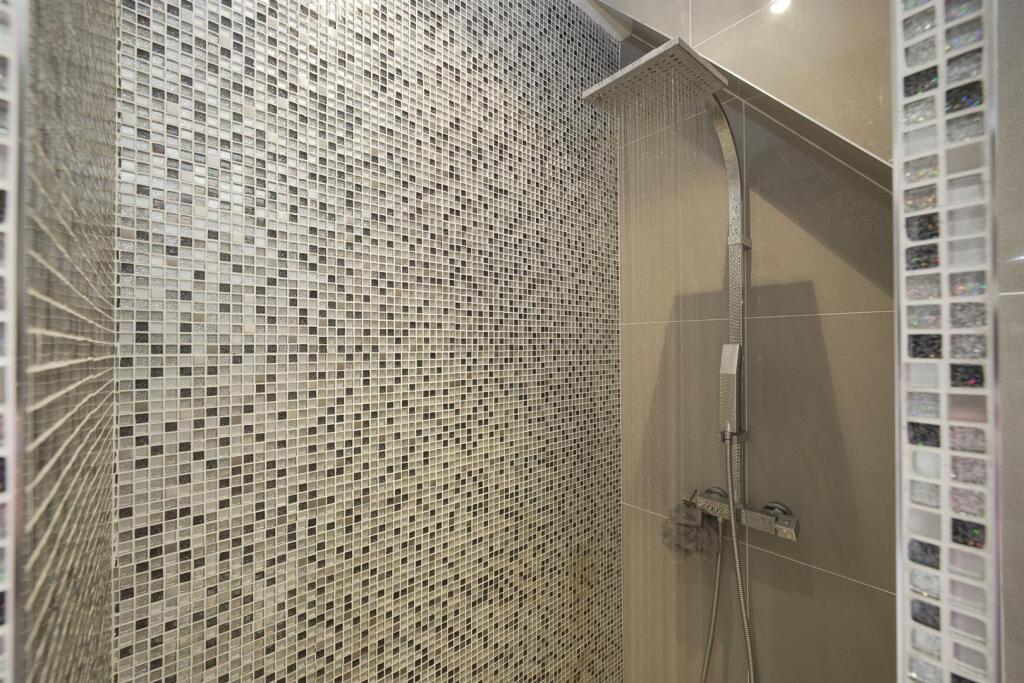 Top floor Shower Room