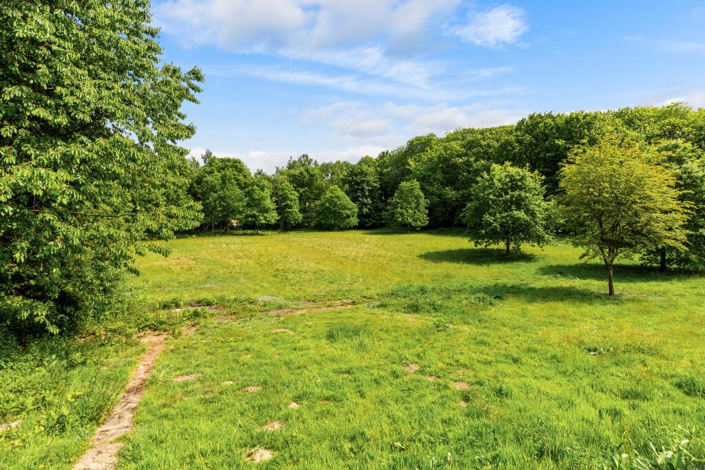 Hopewell, Chapel Woods, Charing, Ashford, Kent, TN27 0NP