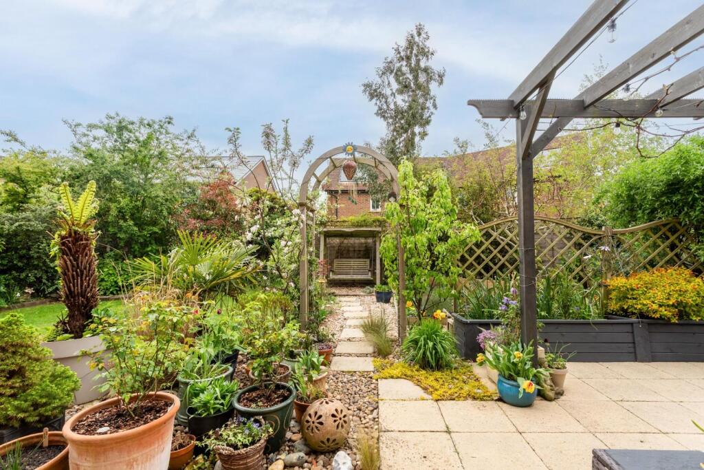 Charlwood Drive-12.jpg