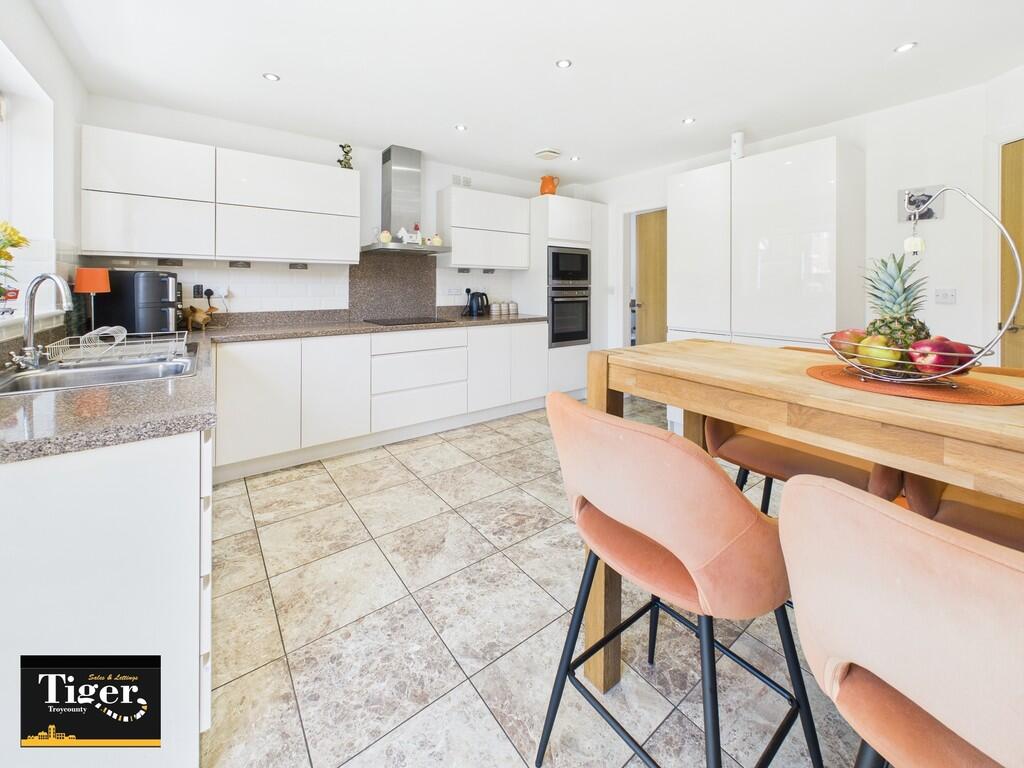 CAM02176G0-PR0538...