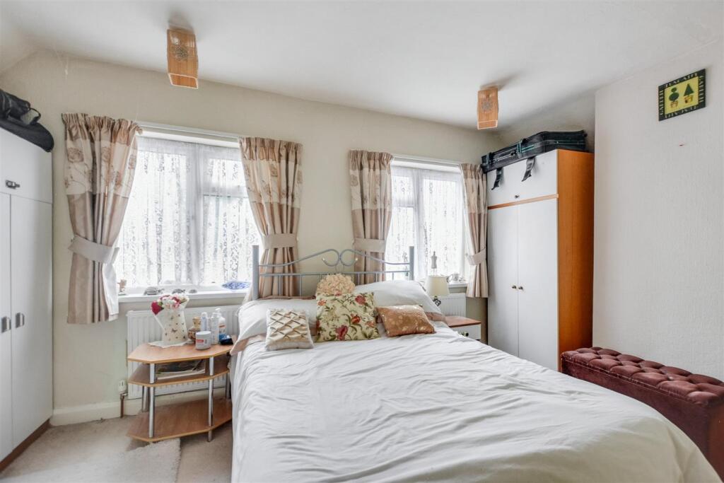 Bedroom 1_2.jpeg