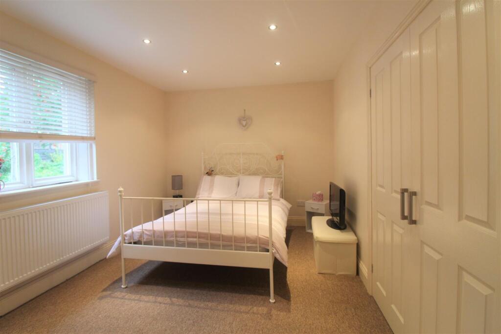 Bedroom 1.JPG