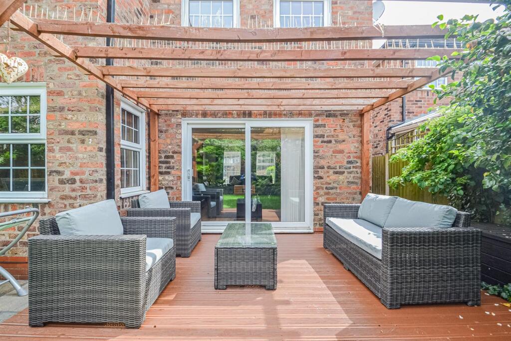 Decking &amp; Pergola