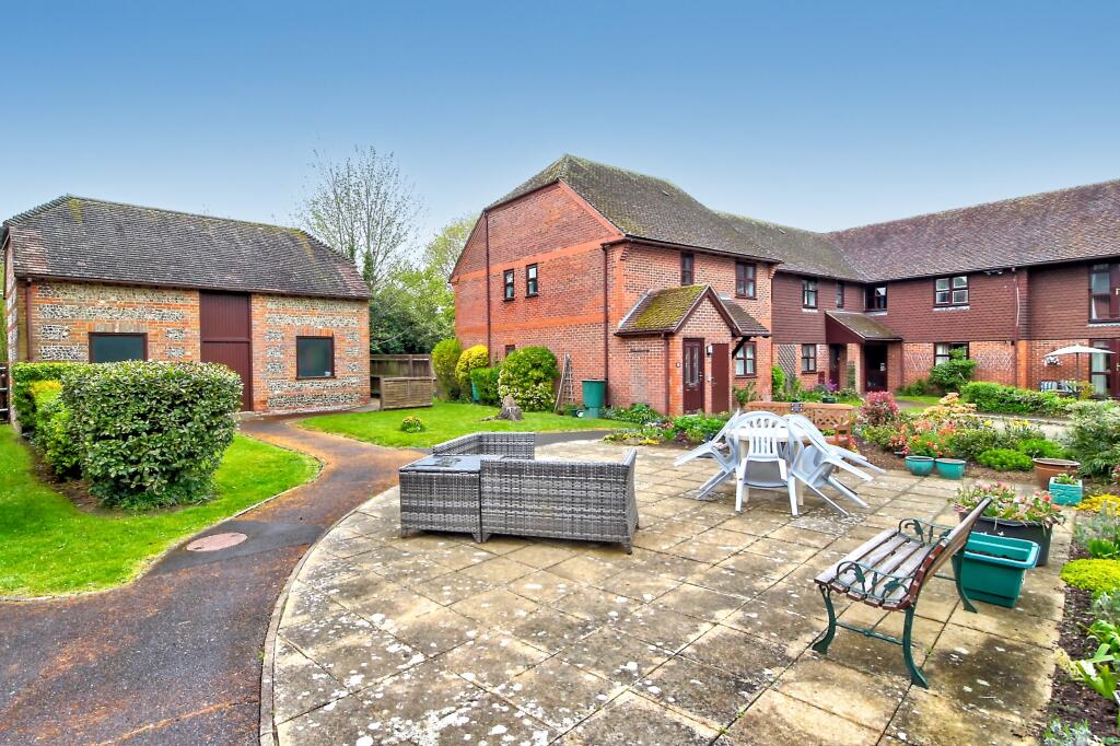 Front courtyard view