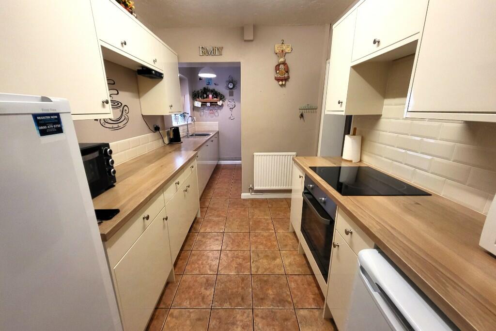 16' Fitted Kitchen 