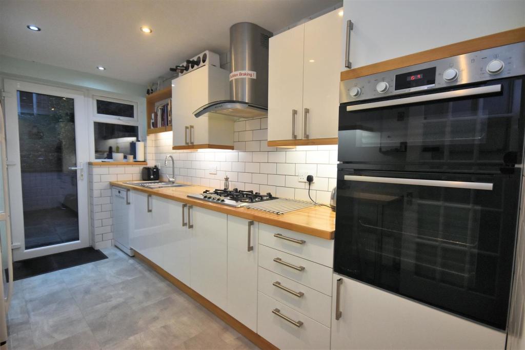 Kitchen 3.jpg