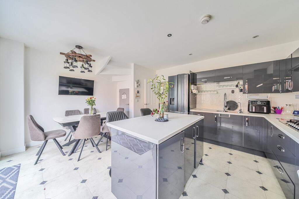 Kitchen /Dining Room