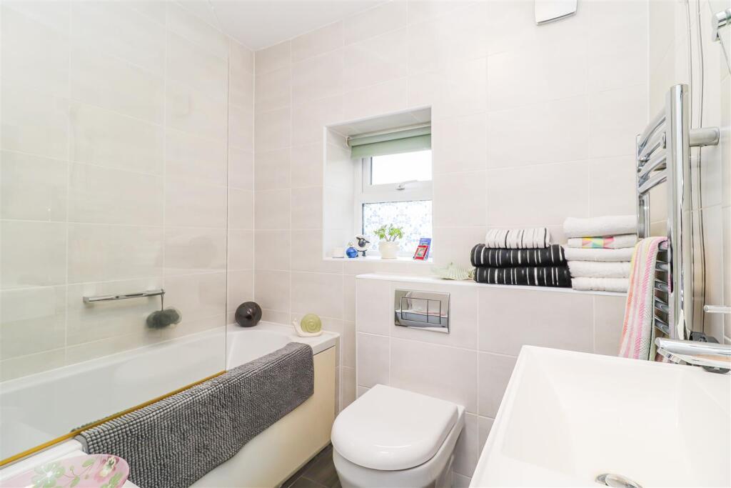BATHROOM/W.C.