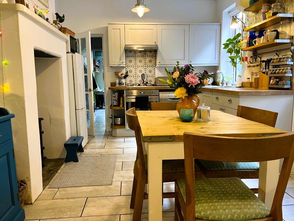 Dining/kitchen