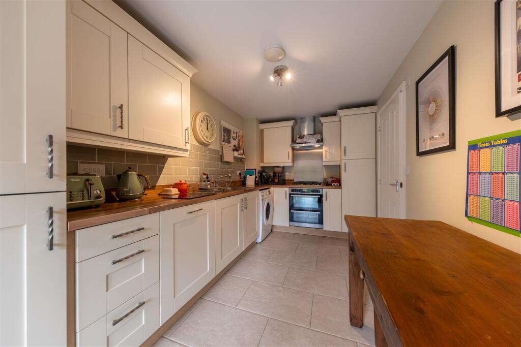 15 Sandford Drive-004.jpg