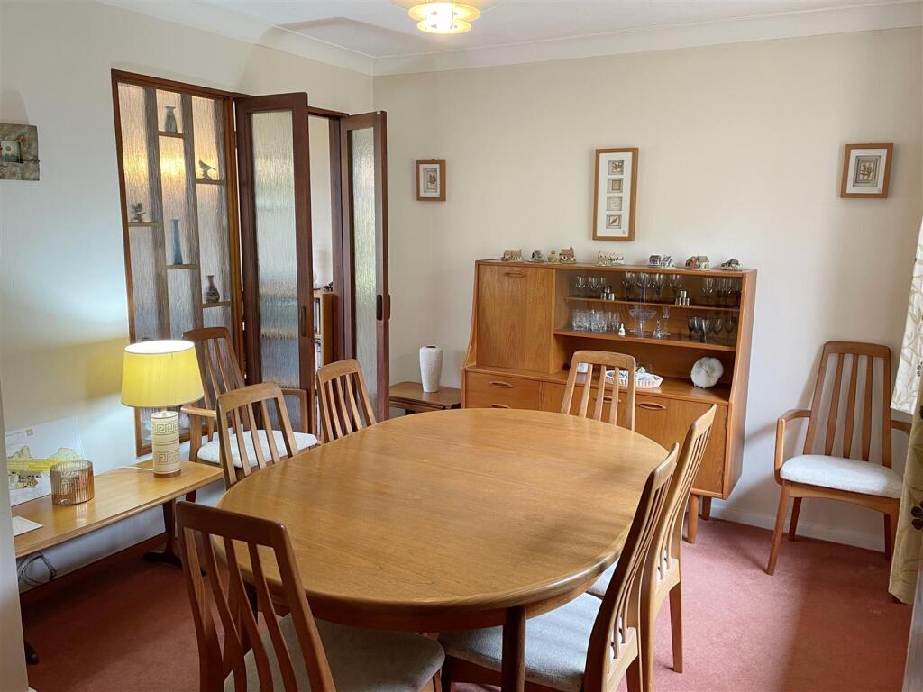 Dining 1.JPG