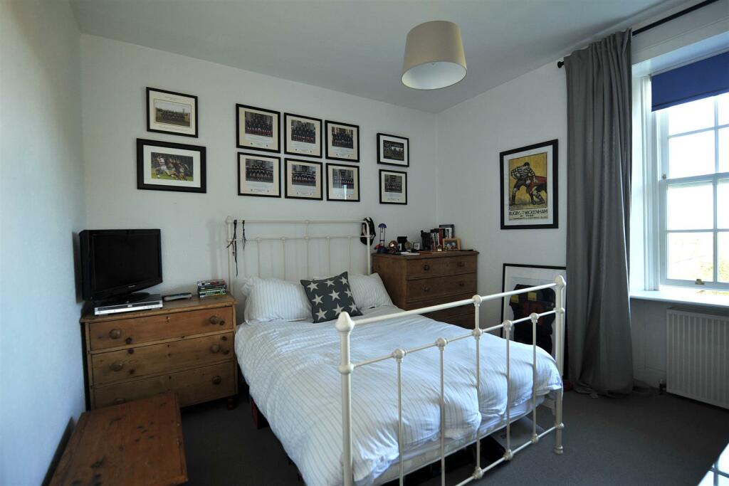 BEDROOM 4