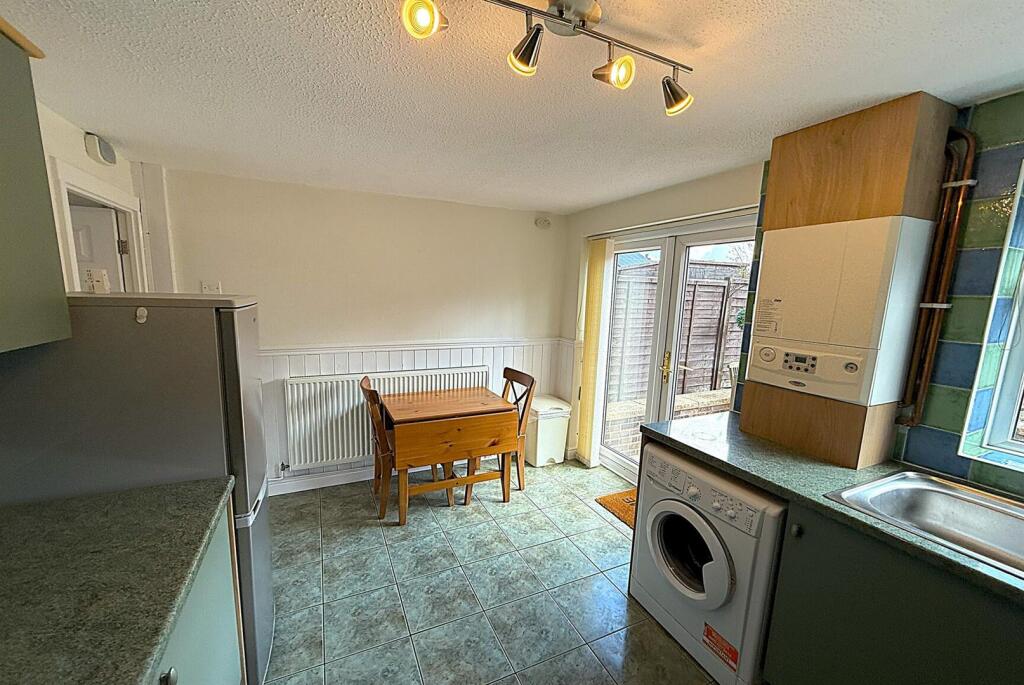 Kitchen 3rd.jpg