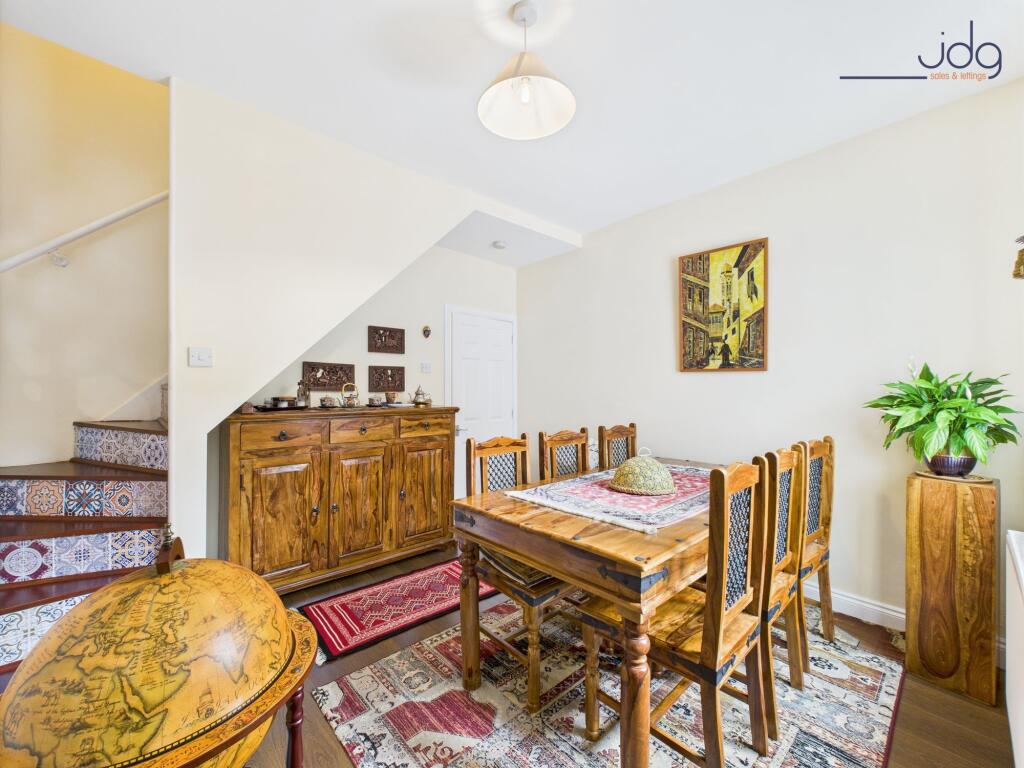 Wood-effect Dining Room