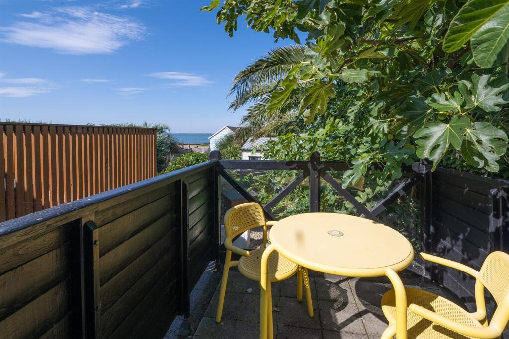 Island Wall, Whitstable