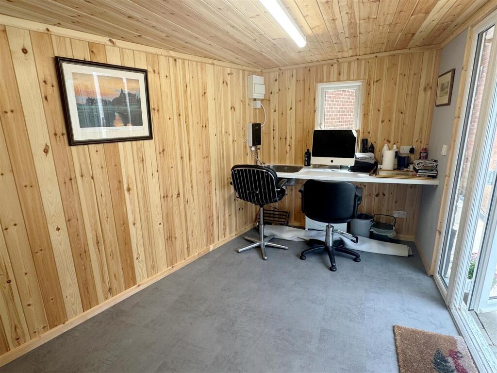 Home Office 1.JPG