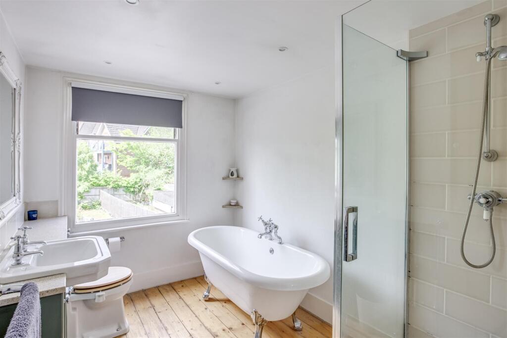 92 Oakridge Road, HP11 2PL-4.jpg