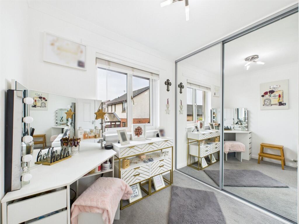 Bedroom 4 / Dressing