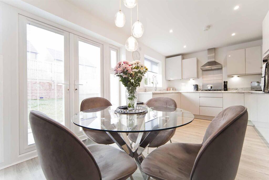 Plantation Close, Wingate