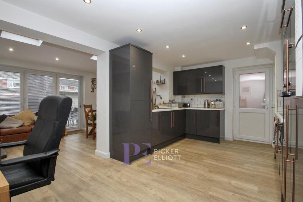 Kitchen/Dining Area