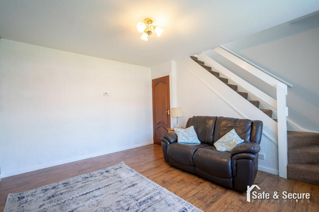 32 Leyland Close-...