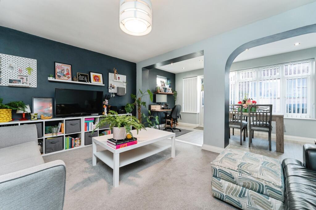 Lounge/Dining Room
