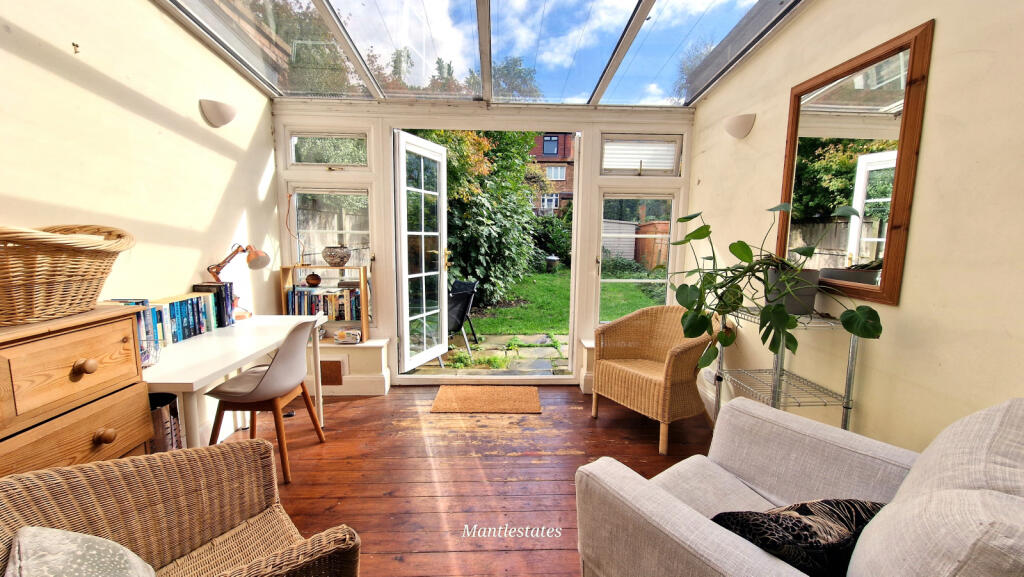 GARDEN ROOM