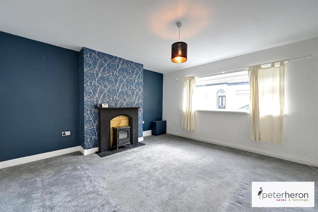 Bedroom 1/Living Room