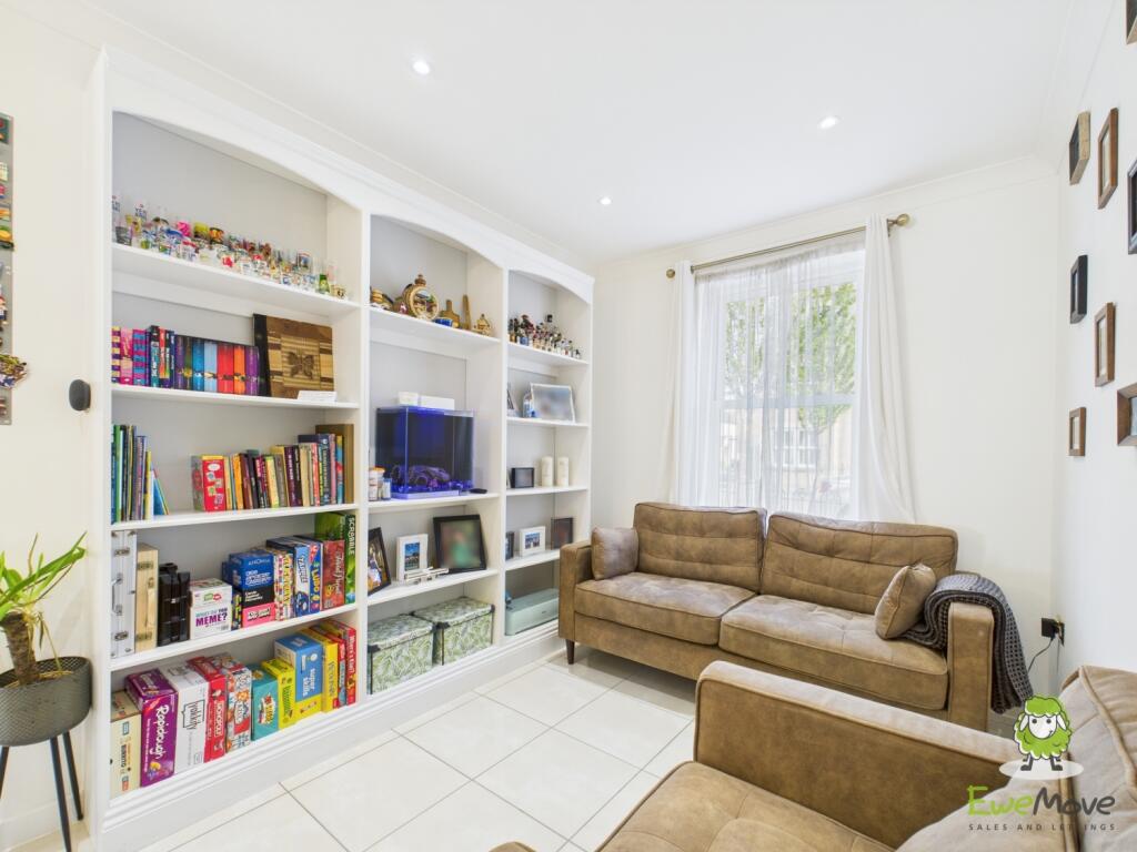 CAM03778G0-PR0211-STILL009