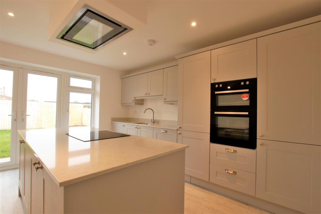 Hayes Lane 30b island.JPG