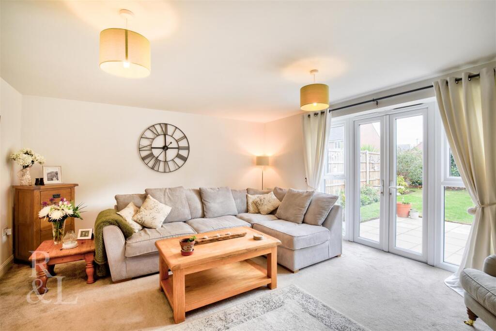 25 Maygreen Avenue (21).jpg