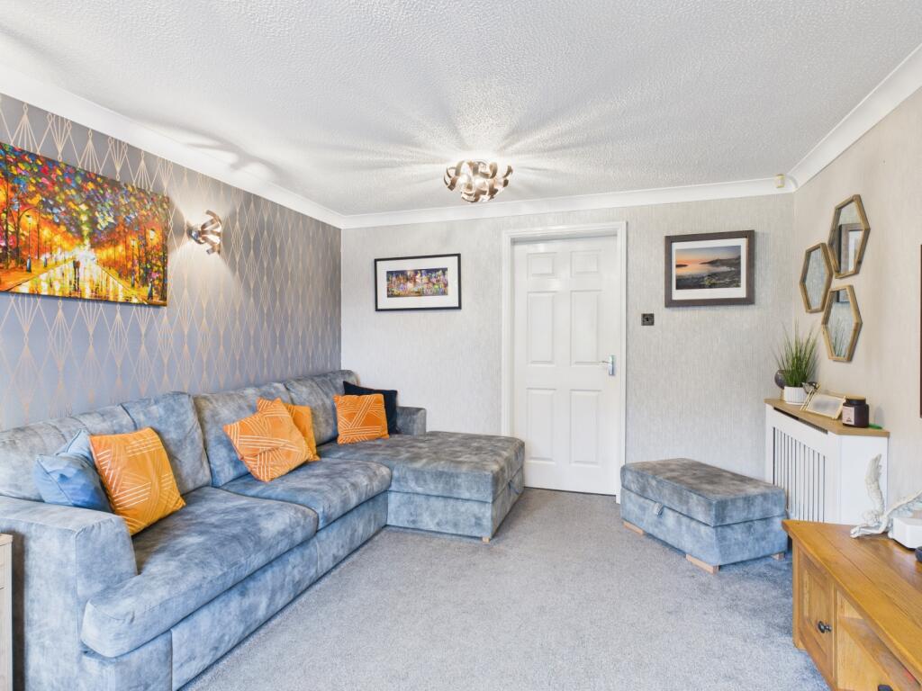 CAM03729G0-PR0185-STILL001