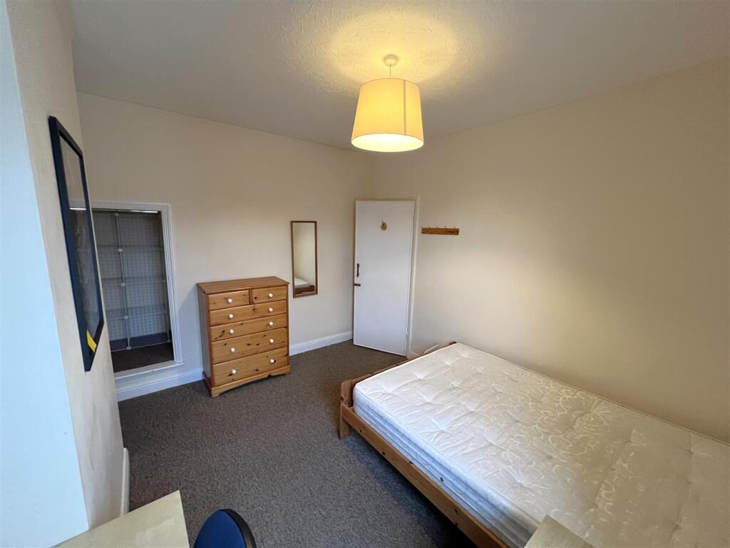 Rear Bed B.JPG